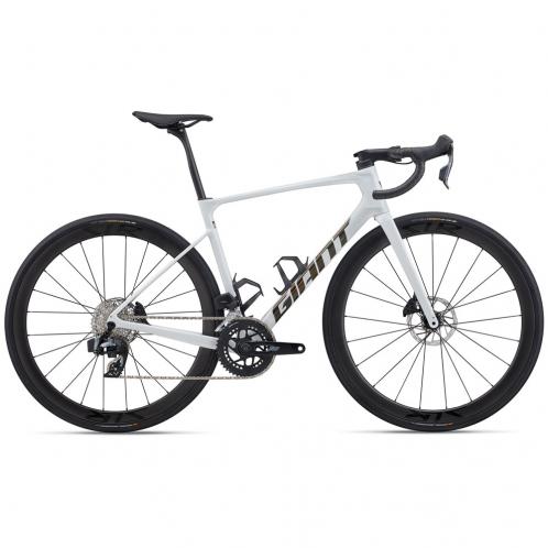 2026 Giant Defy Advanced Pro 1 Road Bike (KINGCYCLESPORT)
