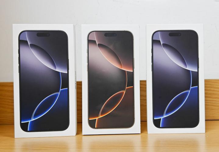 Items F/s Brand-New: iPhone 15 Pro, 16 Pro 256/512GB/1TB Max, Sony PS 5 1TB